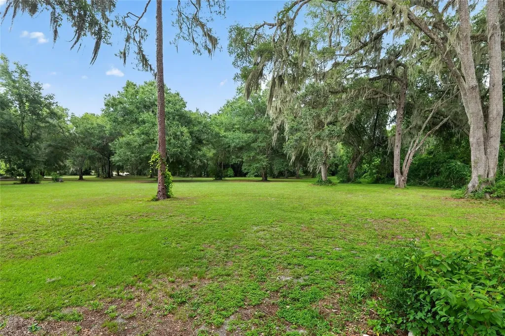 18741 N Us Highway 301 Citra FL 32113
