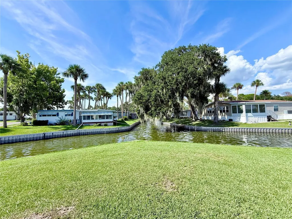 29 Club House Eustis FL 32726