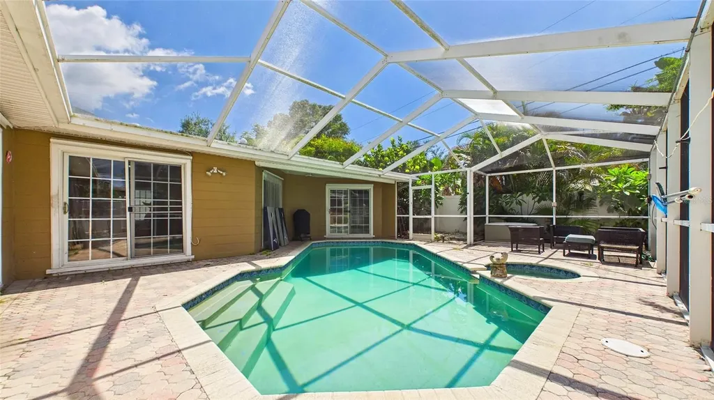 10310 110th Way Seminole FL 33778