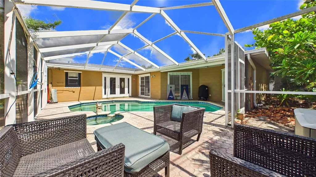 10310 110th Way Seminole FL 33778
