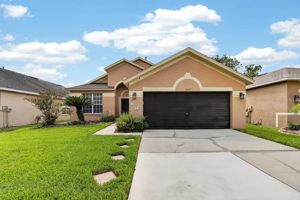 5605 Hawklake Road Lithia FL 33547