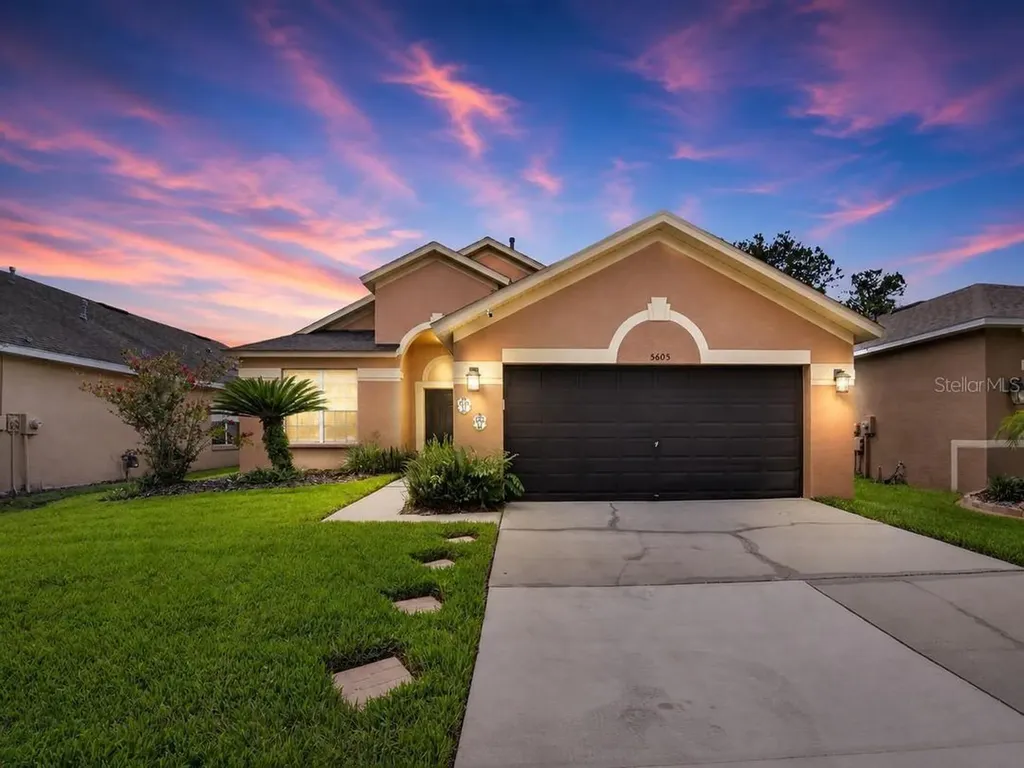 5605 Hawklake Road Lithia FL 33547