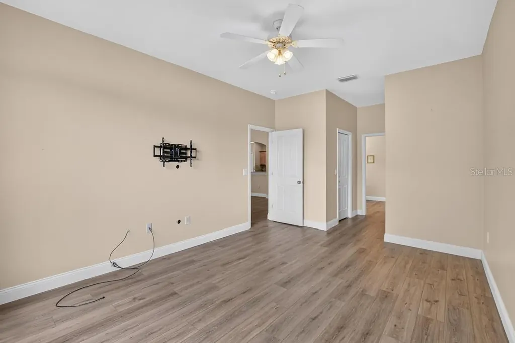 5605 Hawklake Road Lithia FL 33547