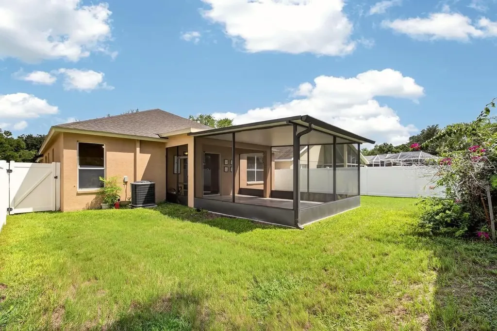 5605 Hawklake Road Lithia FL 33547
