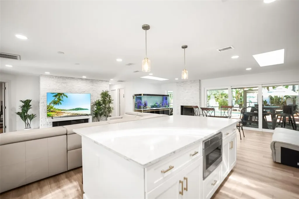 1981 Castille Drive Dunedin FL 34698