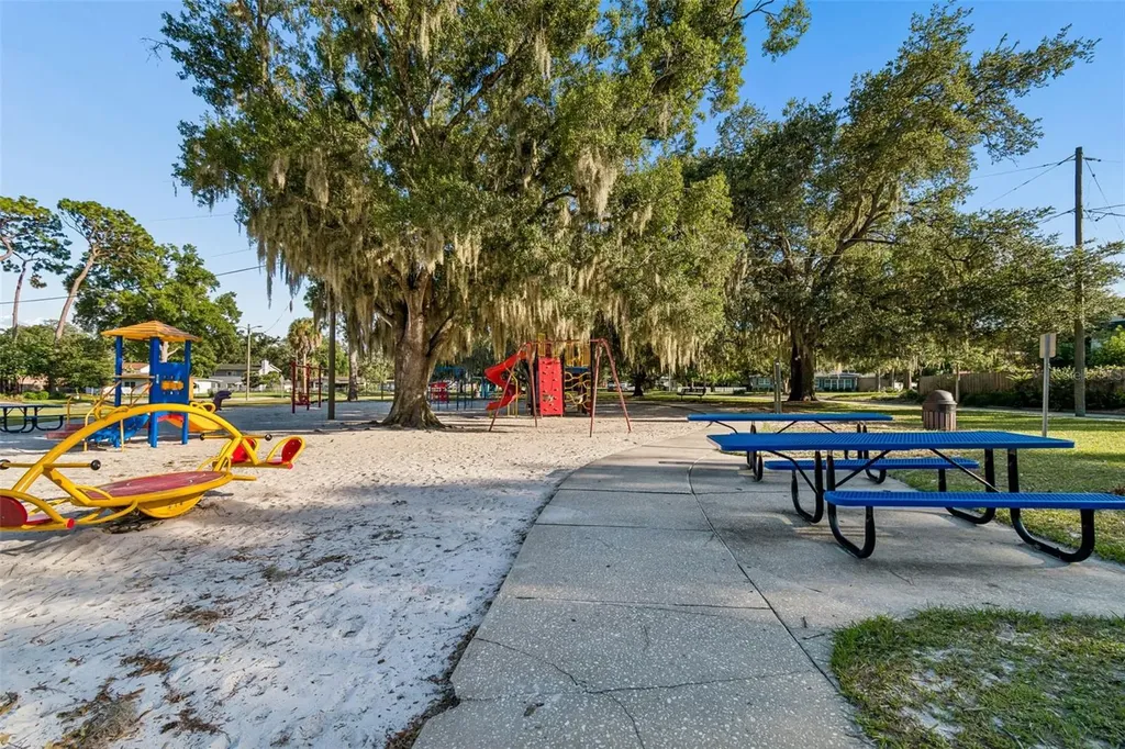302 Deer Park Avenue Tampa FL 33617