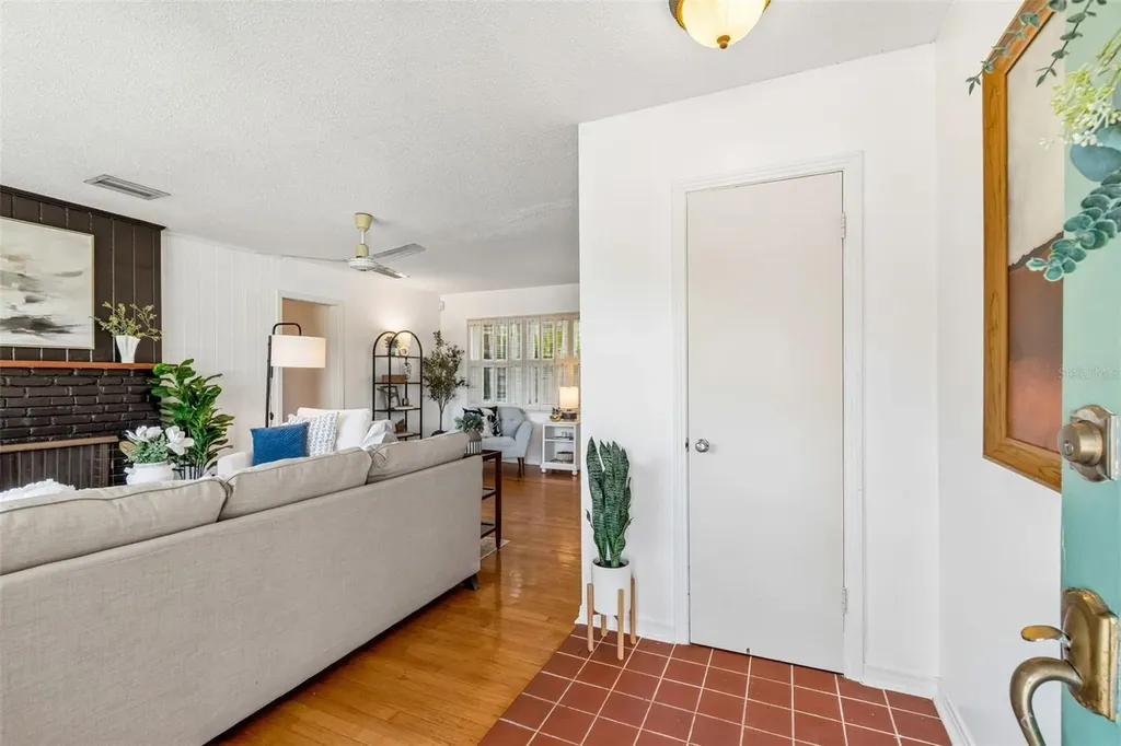 302 Deer Park Avenue Tampa FL 33617