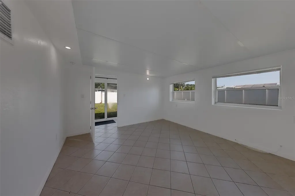 5937 38th Avenue N St Petersburg FL 33710