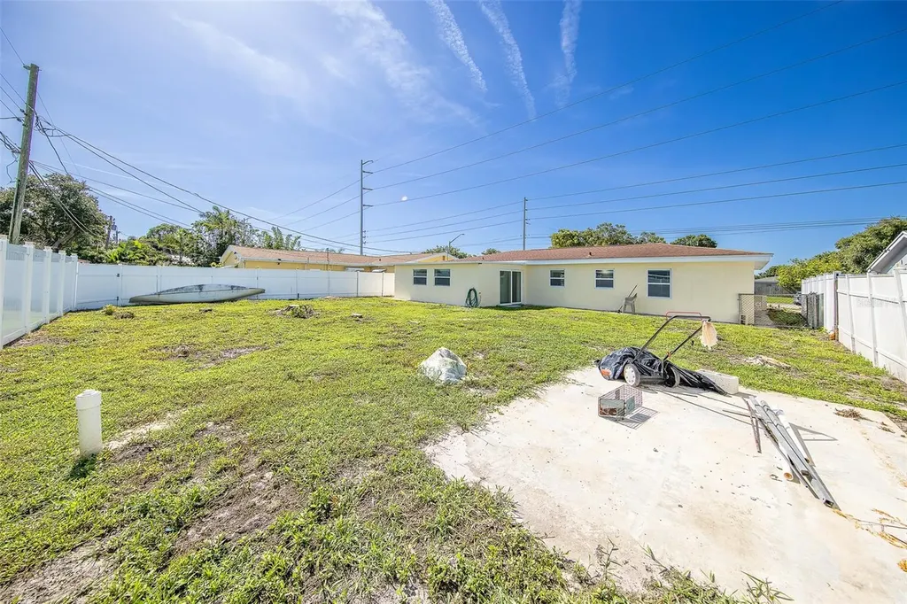 5937 38th Avenue N St Petersburg FL 33710
