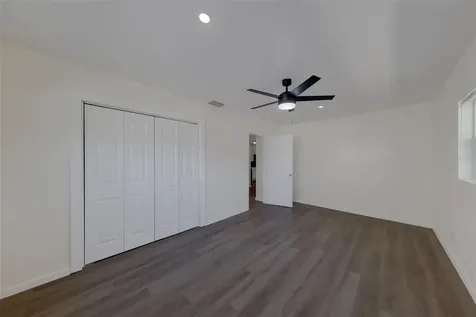 5937 38th Avenue N St Petersburg FL 33710