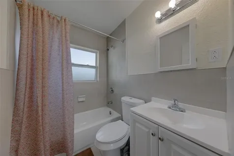 5937 38th Avenue N St Petersburg FL 33710