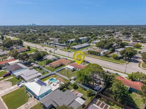5937 38th Avenue N St Petersburg FL 33710
