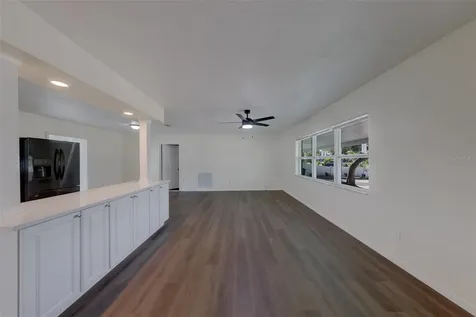 5937 38th Avenue N St Petersburg FL 33710