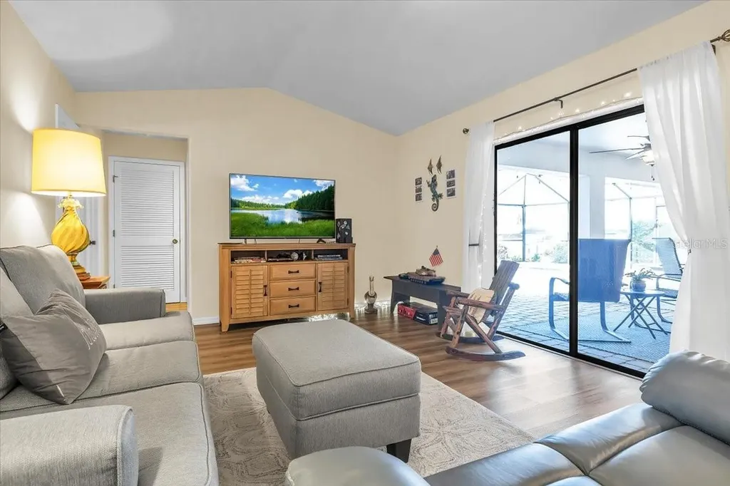 1903 SE 29th Lane Cape Coral FL 33904