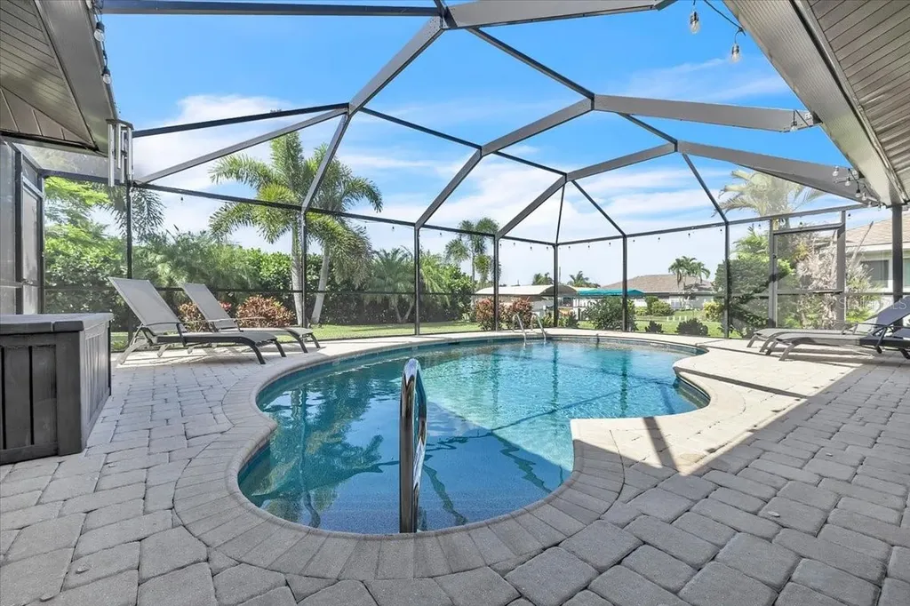 1903 SE 29th Lane Cape Coral FL 33904