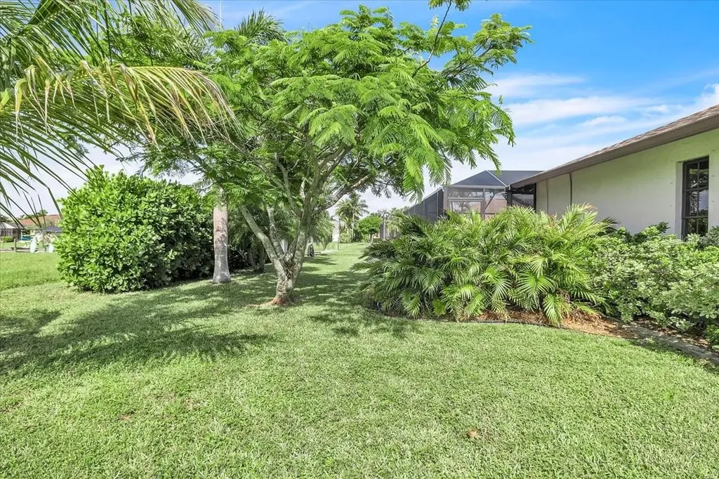 1903 SE 29th Lane Cape Coral FL 33904