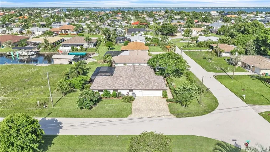 1903 SE 29th Lane Cape Coral FL 33904