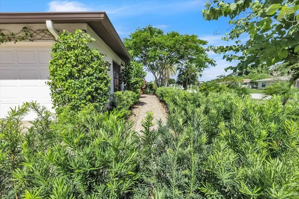 1903 SE 29th Lane Cape Coral FL 33904