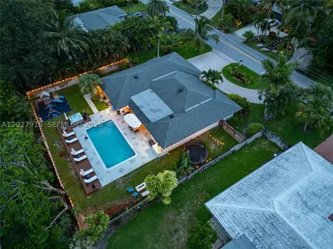 8101 W Lake Drive Lake Clarke Shores FL 33406