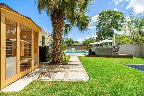 8101 W Lake Drive Lake Clarke Shores FL 33406
