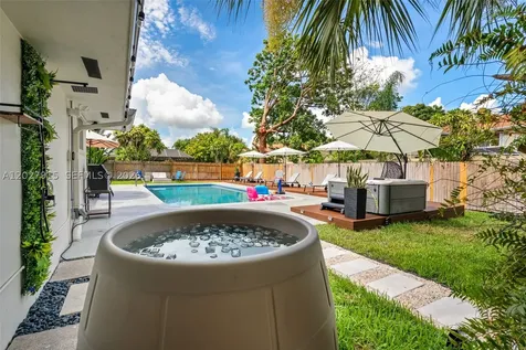 8101 W Lake Drive Lake Clarke Shores FL 33406