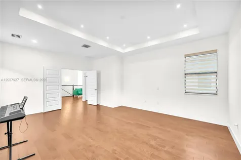10250 NW 76th Terrace Doral FL 33178