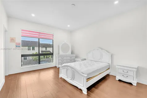 10250 NW 76th Terrace Doral FL 33178
