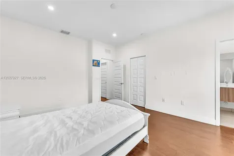 10250 NW 76th Terrace Doral FL 33178