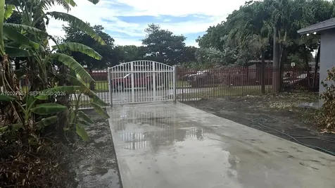 4952 NW 21st Avenue Miami FL 33142