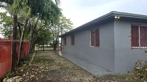 4952 NW 21st Avenue Miami FL 33142