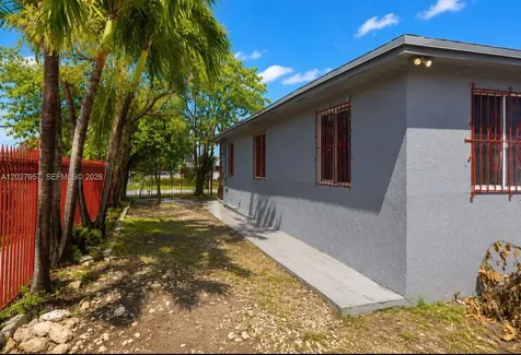 4952 NW 21st Avenue Miami FL 33142