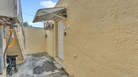 242 SW 15th Avenue Miami FL 33135