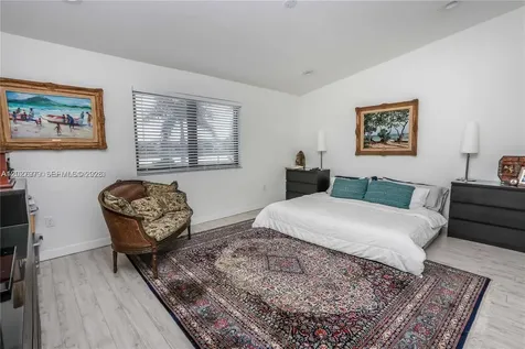476 NE 194th Terrace Miami FL 33179