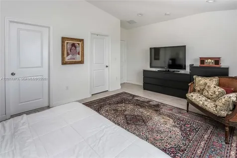 476 NE 194th Terrace Miami FL 33179