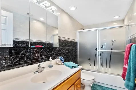 5401 Collins Avenue Miami Beach FL 33140