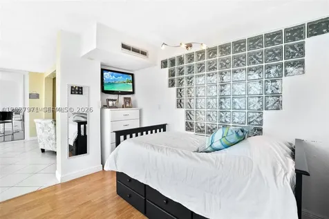 5401 Collins Avenue Miami Beach FL 33140