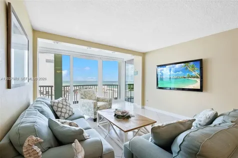 5401 Collins Avenue Miami Beach FL 33140