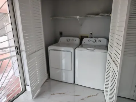 2250 W 74th Place Hialeah FL 33016