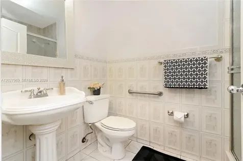 2250 W 74th Place Hialeah FL 33016
