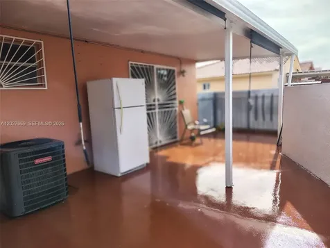 2250 W 74th Place Hialeah FL 33016