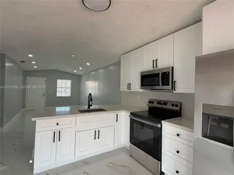2250 W 74th Place Hialeah FL 33016