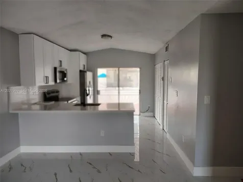 2250 W 74th Place Hialeah FL 33016