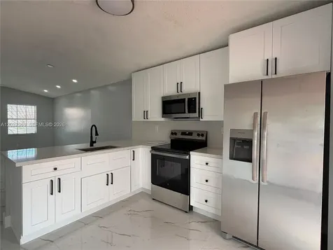 2250 W 74th Place Hialeah FL 33016
