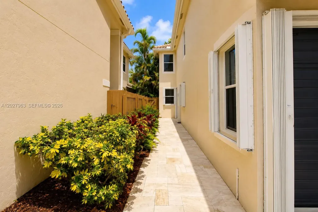 6646 NW 25th Terrace Boca Raton FL 33496