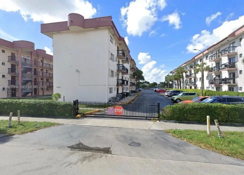 5420 W 21st Court Hialeah FL 33016