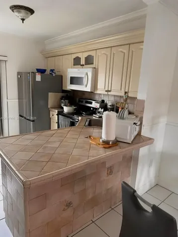 5420 W 21st Court Hialeah FL 33016