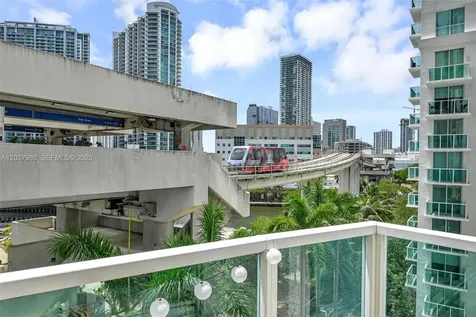 41 SE 5th Street Miami FL 33131