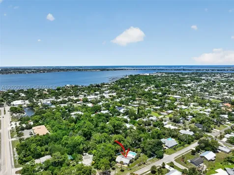 1023 SE 7th Street Stuart FL 34996