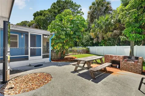 1023 SE 7th Street Stuart FL 34996