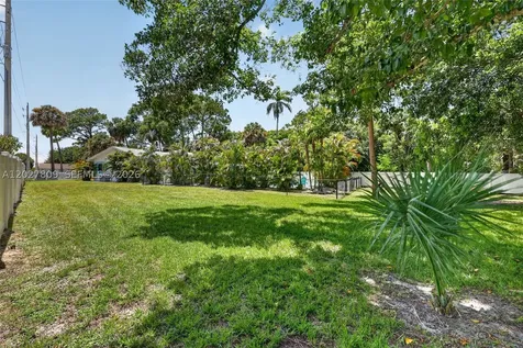 1023 SE 7th Street Stuart FL 34996